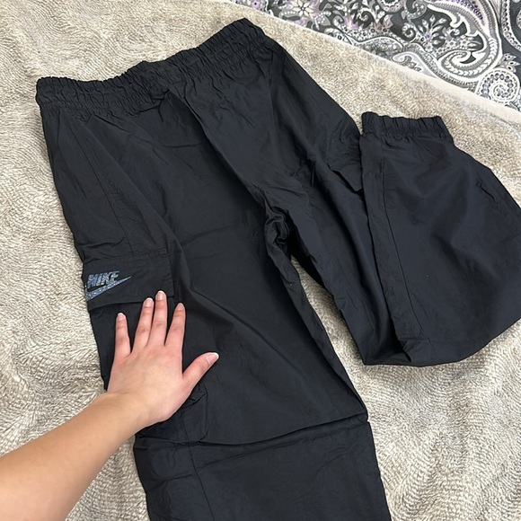 Nike wind proof pants with mesh lining and pink drawstring - Picture 3 of 4